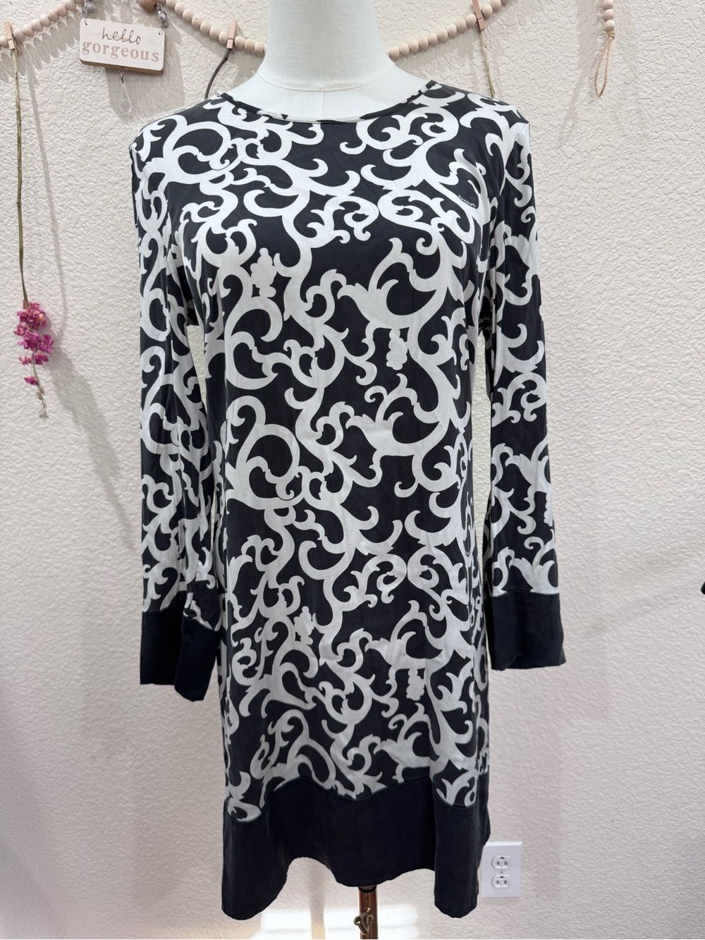 bebe Black and White Scroll-Print Long Sleeve Dress